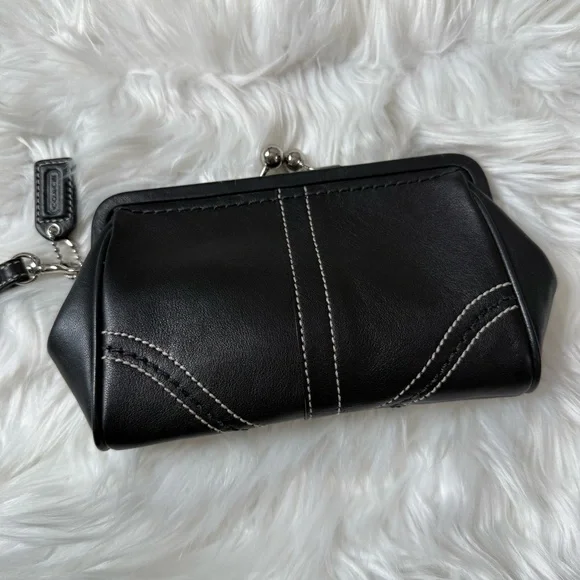 Coach RARE Kisslock Y2K Black Leather Clutch Wristlet - Picture 4 of 16